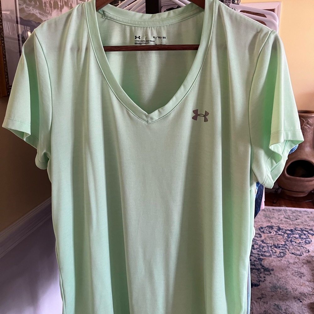 Under Armor Running Activewear Shirt Size XL